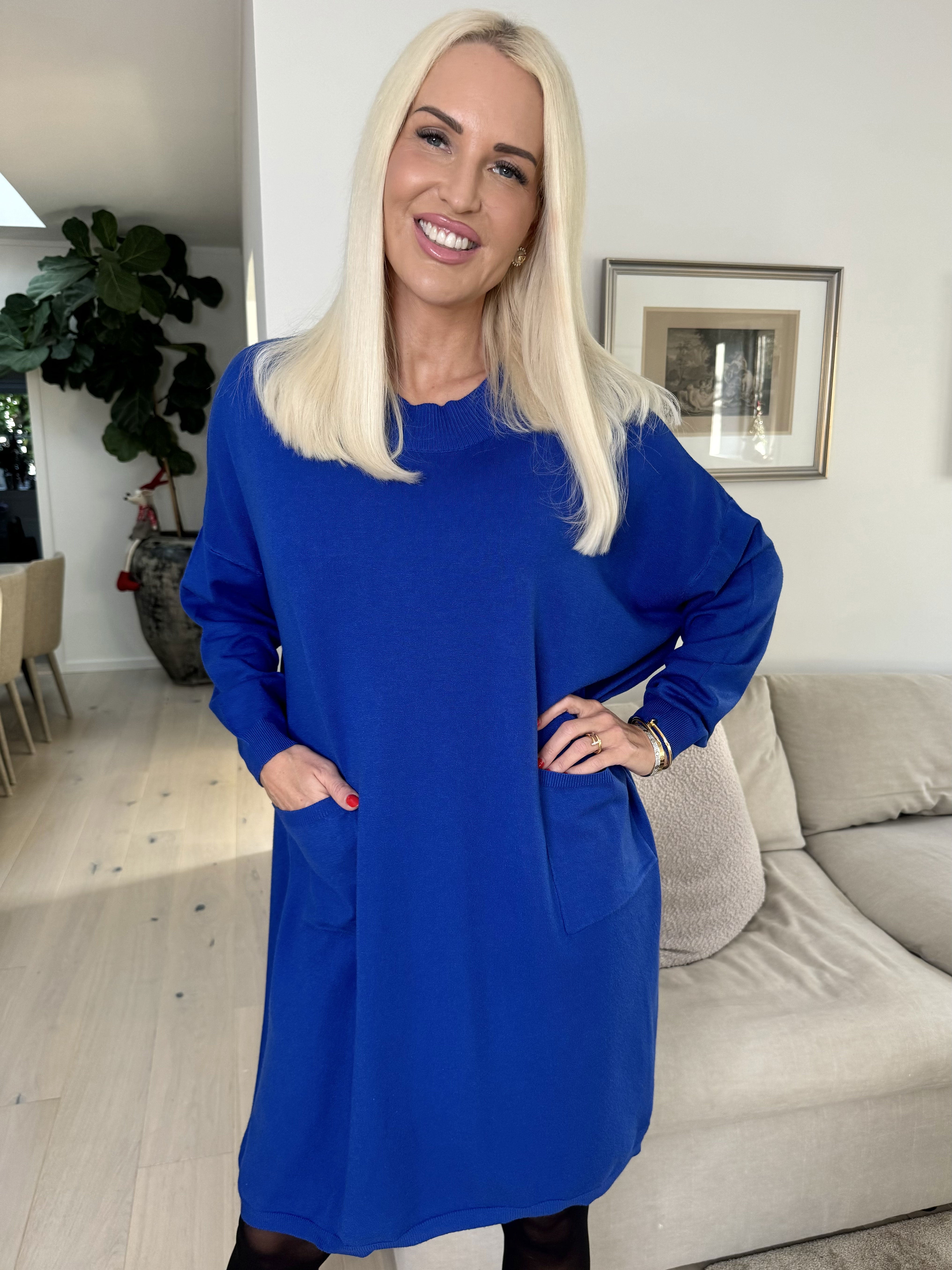 Dima - Mjukt stickad klänning med fickor